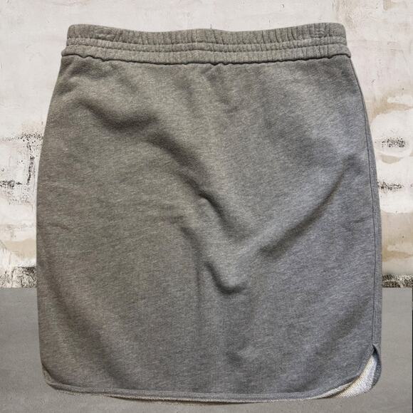 J. Crew Jersey Skirt Gray Elastic Waist Dolphin Hem Size 2 - Picture 2 of 4